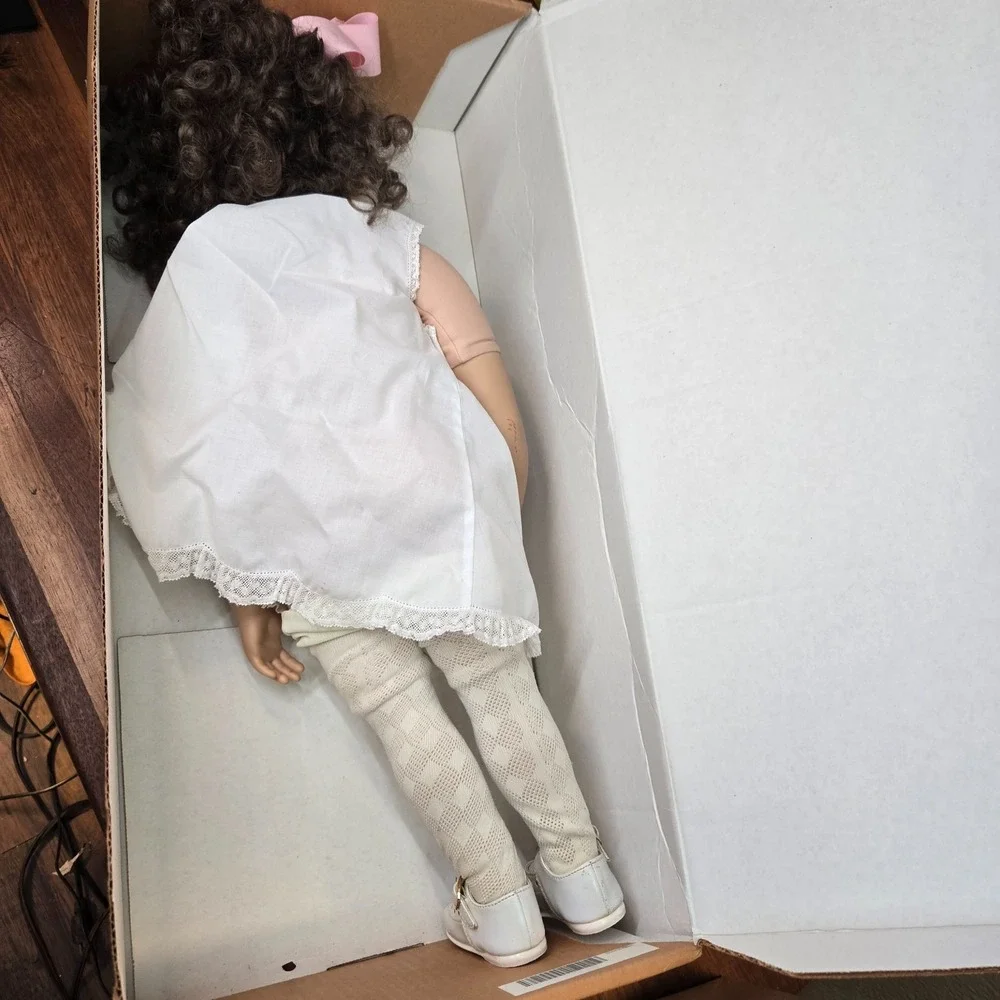 My Twinn Doll Beauty Brown Brunette Curly Hair Adorable Rare Htf w box & clothes